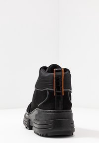 Scotch & Soda Tronchetti - black