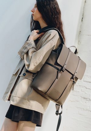 Gaston Luga, SPLÄSH BACKPACK 14" UNISEX - Rygsække - bear