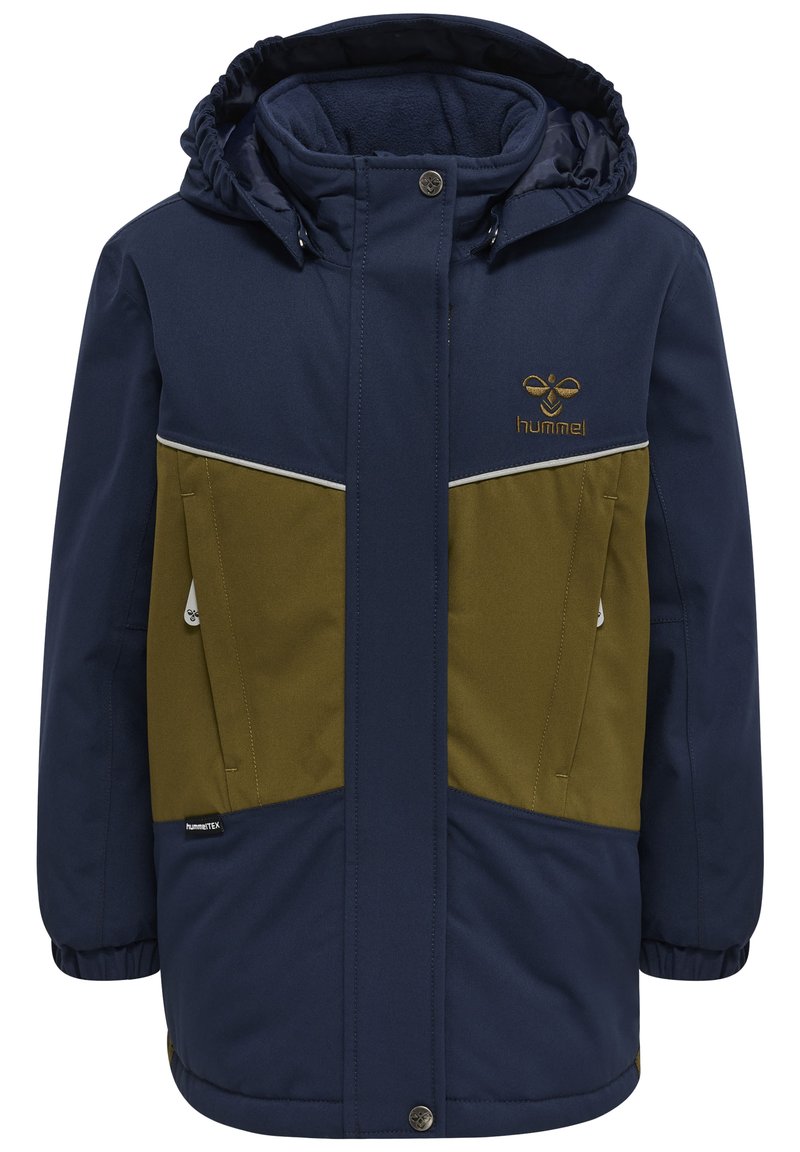 Marineblau und olivgrüner Kapuzenjacke mit einem Reißverschluss vorne, zwei Seitentaschen und kontrastierenden Einsätzen. Auf der Brust befindet sich ein Logo und sie hat ein weiches Futter.