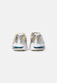 ASICS SportStyle GEL-KAYANO 14 UNISEX - Sportcipő - cream/pure silver