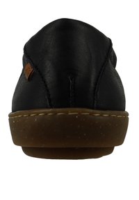 El Naturalista Vikbara ballerinaskor - black