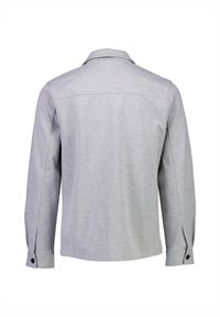 Grå långärmad skjorta med krage, slät textur, ryggsömsinsnitt och knappstängda ärmslut, med en rak klädesdesign.