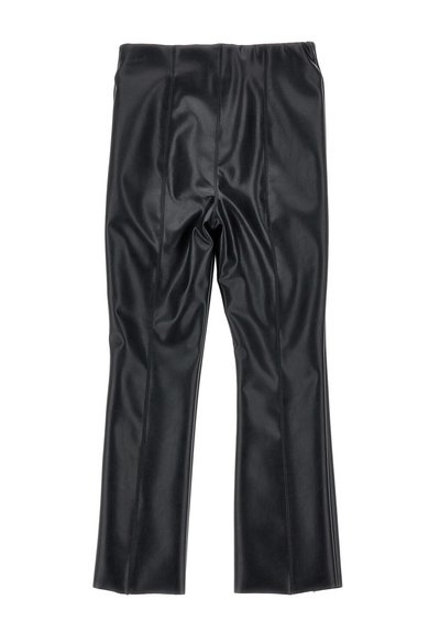 Pantaloni neri in similpelle con design aderente, caratterizzati da cuciture verticali e una texture liscia. Lunghezza alla caviglia e privi di tasche.