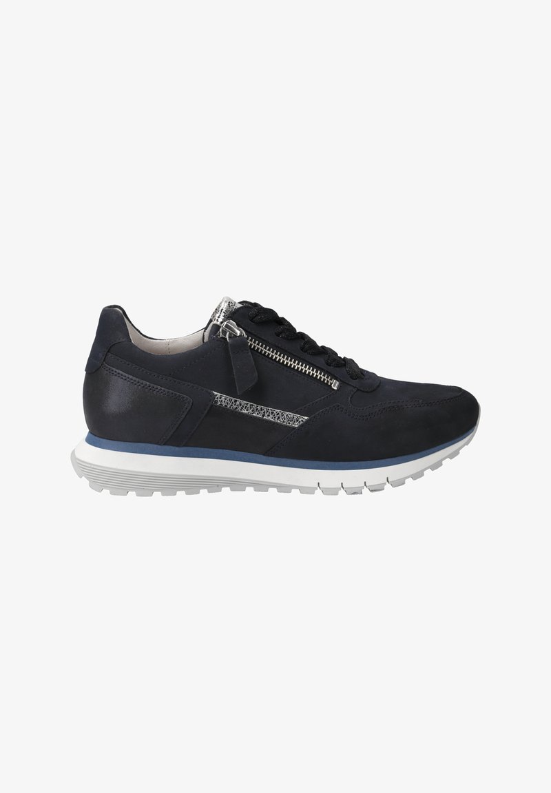 Baskets en suédine et cuir noir avec un design à lacets, détail de fermeture éclair en argent, semelle blanche et accent bleu sur la semelle intermédiaire.