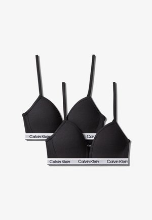 Trois soutiens-gorge triangle noirs Calvin Klein avec des bretelles fines et des bandes élastiques blanches affichant le nom de la marque.