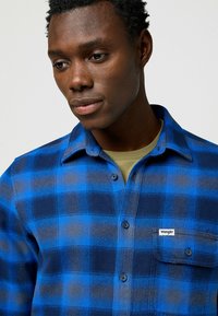 Wrangler PKT - Camicia - icy indigo