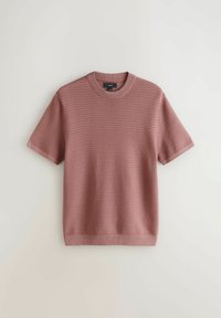 Pull en maille mauve à manches courtes avec un motif côtelé horizontal texturé et un col rond, à plat sur un fond neutre.