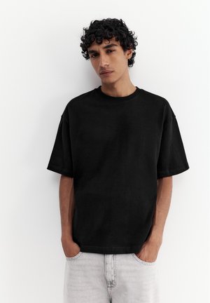 PULL&BEAR, PREMIUM SHORT SLEEVE T-SHIRT - T-shirt basic - black