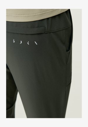 Born Living Yoga TIBER - Pantalon de survêtement - verde oscuro