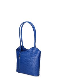 Sac fourre-tout en cuir bleu avec une texture granuleuse, deux longues poignées et une poche zippée à l'avant. Bord supérieur arrondi et doublure lisse.