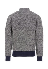 Maglione grigio textures con colletto alto, polsini e bordo a costine. Il corpo presenta una combinazione di filati grigi scuri e chiari, creando un motivo maculato.