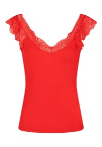 Haut rouge sans manches avec une texture côtelée, orné d'accents en dentelle sur le décolleté en V et des bretelles à volants.