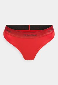 Czerwony bikini z bawełny o gładkiej teksturze i niskim fasonie. Posiada czarną elastyczną gumkę w pasie z logo "Calvin Klein".