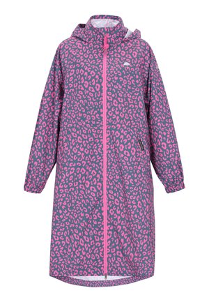 Rózsaszín és szürke esőkabát leopárdmintás mintázattal, teljes cipzáras elülső résszel, elasztikus mandzsettákkal és kapucnival a fokozott védelem érdekében.