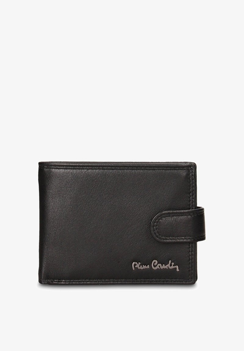 Portafoglio in pelle nera con una texture liscia, chiusura a linguetta e marchio in rilievo sulla parte frontale. Forma rettangolare compatta.