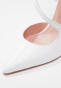 Zign Klassiska pumps - white