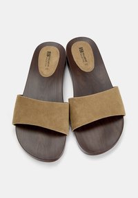 PULL&BEAR FLAT - Natikači za na bazen - brown