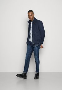 Jack & Jones JCODARREN TAPE - Casaco de verão - navy