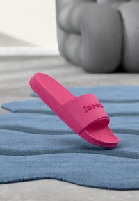 Non selezionato, pink peacock