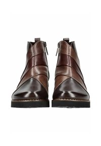 Botas de cuero marrón hasta el tobillo con paneles diagonales, detalle de cremallera y un acabado suave. Presentan una puntera redonda y una suela resistente.