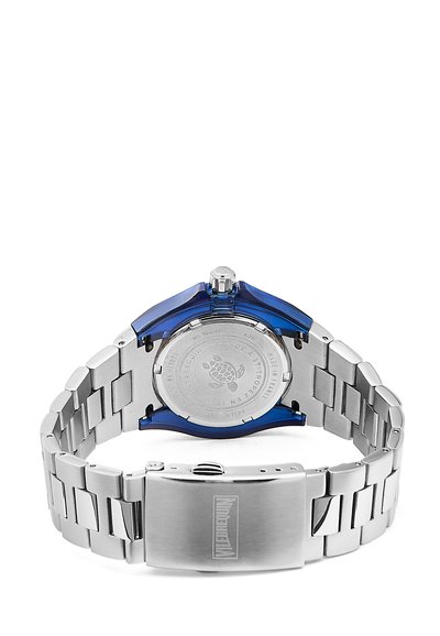 Reloj de acero inoxidable con una caja de plástico azul y una pulsera de metal plateado; cuenta con una parte trasera redonda grabada y un cierre seguro.