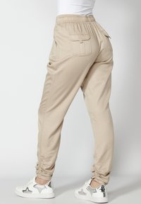 Koroshi LONG JOGGING  - Traperice suženog kroja - beige
