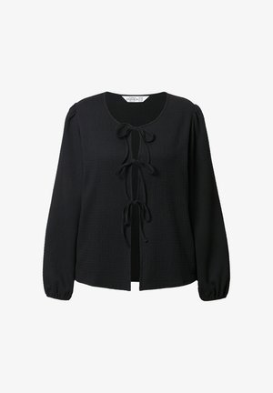 Zwarte blouse met lange mouwen van een gestructureerde stof, ronde halslijn en striksluiting aan de voorkant, met geplooide details op de mouwen.