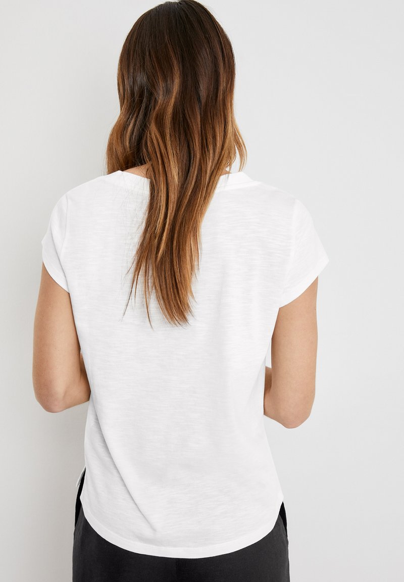 Damen T-Shirts | Gerry Weber MIT KURZEM ARM T-Shirt basic off white/offwhite - KN77306 Damen T-Shirts | Gerry Weber MIT KURZEM ARM T-Shirt basic off white/offwhite - KN77306