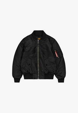 Schwarze Bomberjacke mit Frontreißverschluss, geknöpften Seitentaschen, gerippten Bündchen und Saum sowie einer Reißverschlusstasche mit rotem Etikett am linken Ärmel.