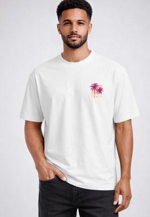Neverless, HERREN T-SHIRT - DESIGN PALMS SUMMER - OVERSIZED RELAXED FIT - T-Shirt print - weiß
