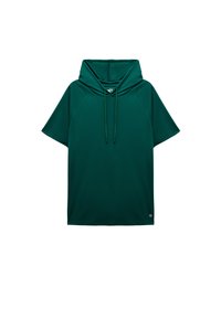 Zielona, oversize bluza z krótkim rękawem, wykonana z gładkiego, lekkiego materiału. Posiada sznurek przy szyi oraz zaokrąglony dół.
