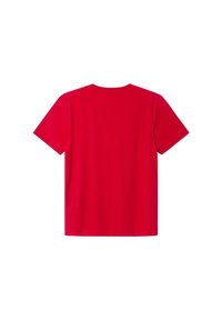 Camiseta de algodón roja con cuello redondo y mangas cortas. Textura suave, sin logotipos ni patrones visibles, color sólido por delante y por detrás.