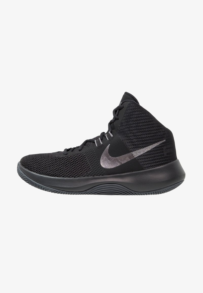 Czarne buty sportowe z oddychającą siateczką, eleganckim designem, okrągłym noskiem oraz teksturowaną podeszwą z wyraźnym akcentem logo Nike.