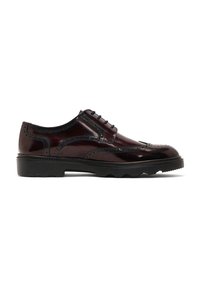 Zapatos oxford de cuero burdeos con detalles de brogue, punta redonda, suela de goma negra y cinco ojetes para los cordones. Acabado pulido.
