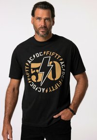 Zwarte katoenen t-shirt met een grote gouden grafiek met "50" en bliksemschichtaccenten, ronde logo-tekst van "AC/DC" en "Fifty."