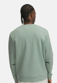 Under Armour UNSTOPPABLE CREW - Sweatshirt - silica green