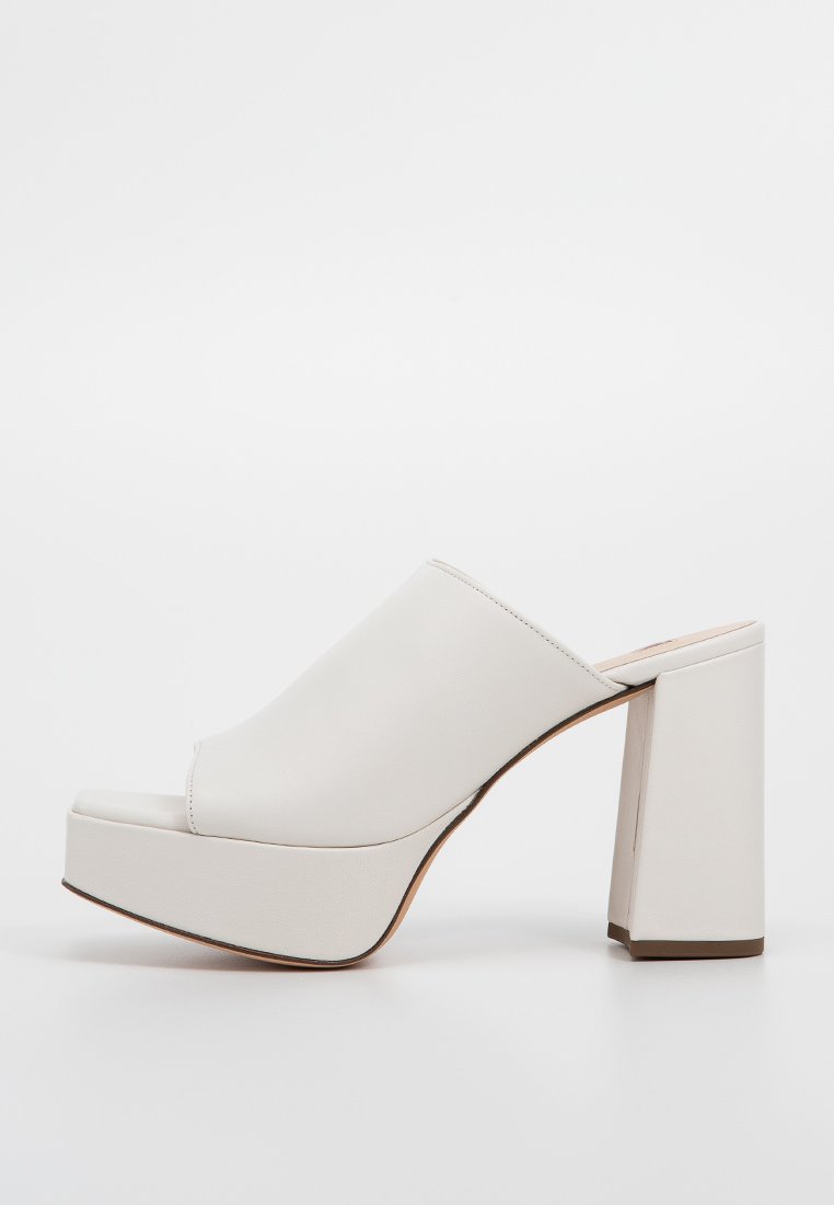 Högl Muiltjes met hak crème