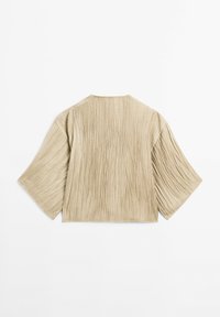 Haut court beige avec une texture froissée, manches larges et encolure ronde, présentant une coupe décontractée et un tissu léger.