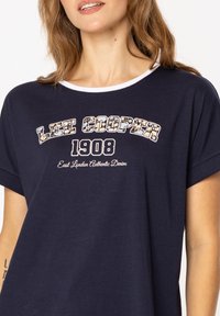 Lee Cooper - T-shirt z nadrukiem