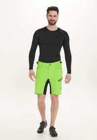 Endurance JAMAL M 2 IN 1 RADSPORT BIKE FAHRRAD - Friluftsshorts - green flash