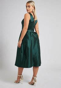 Yours Clothing Juhlamekko - emerald