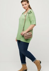 Ulla Popken Triko s potiskem - light green