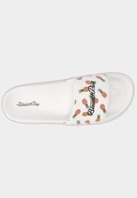White slide sandal featuring a strap with a pineapple pattern and the brand name "Blount & Pool" printed in black. Textured sole.
