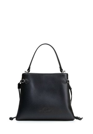 Černá kožená kabelka s texturou, krátkým zaobleným uchem a jemně raženým logem značky ve spodní střední části.