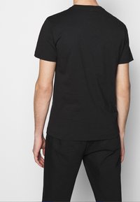 EA7 Emporio Armani T-shirt imprimé - black