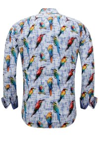 Blouse met lange mouwen van blauwe stof, versierd met een kleurrijke vogelprint op een gestructureerde witte achtergrond; gestructureerde kraag en met knopen afsluitbare manchetten.