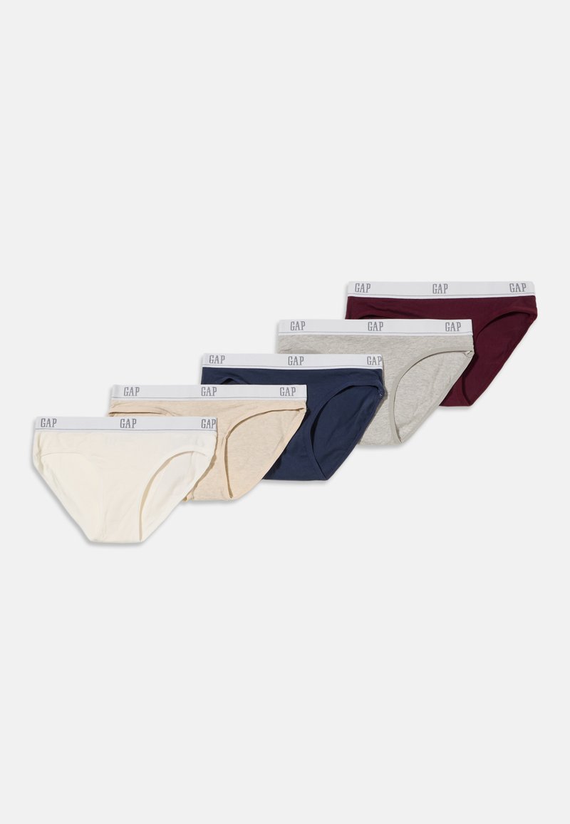 Cinq paires de culottes pour femmes en crème, beige, marine, gris et bordeaux avec des bandes élastiques blanches ornées du logo GAP.