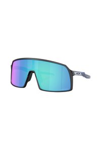 Sonnenbrille mit großen, umschließenden Gläsern, die einen Farbverlauf von Blau zu Lila aufweisen. Schwarzer Rahmen mit einem gemusterten blauen Bügelakzent.