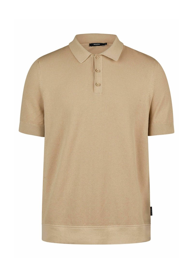Polo à manches courtes beige en tissu texturé, doté d'un col, d'une patte de boutonnage à trois boutons et d'un ourlet côtelé.