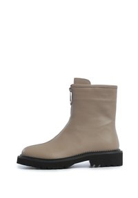 Cesare Gaspari Tronchetti - beige